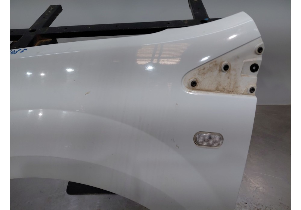Recambio de aleta delantera izquierda para renault twingo ii (cn0_) 1.2 16v (cn04, cn0a, cn0b) referencia OEM IAM   