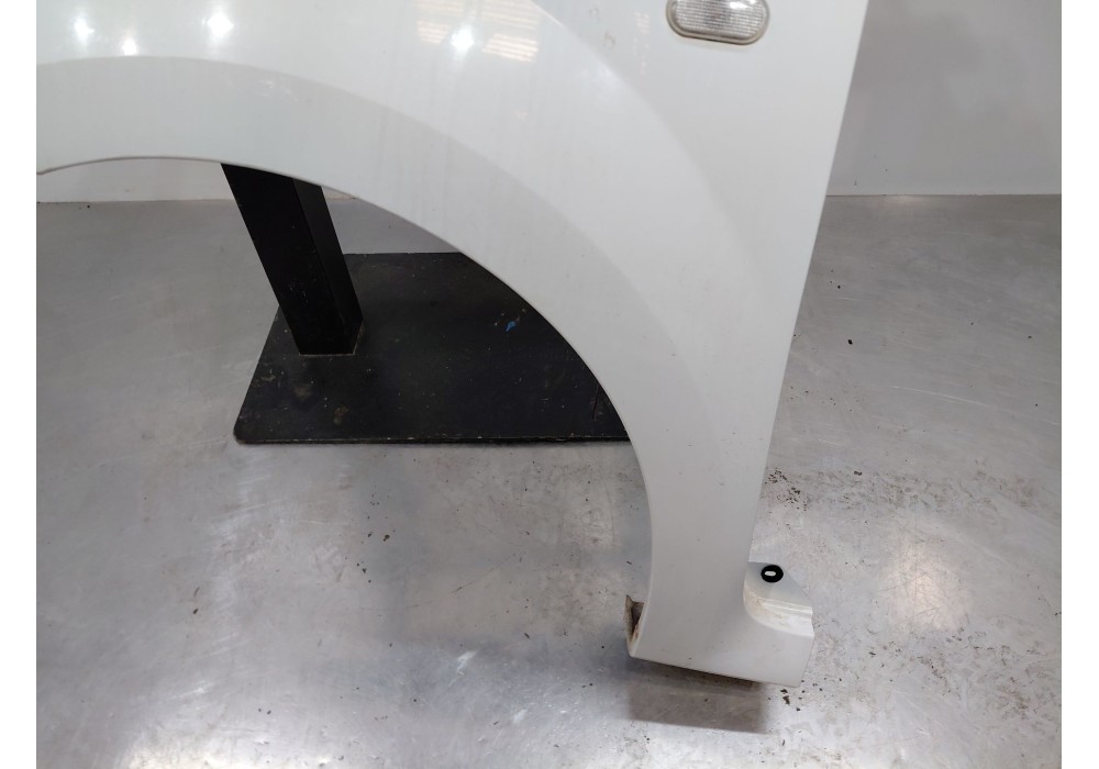 Recambio de aleta delantera izquierda para renault twingo ii (cn0_) 1.2 16v (cn04, cn0a, cn0b) referencia OEM IAM   