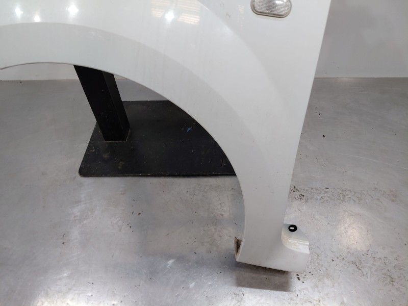 Recambio de aleta delantera izquierda para renault twingo ii (cn0_) 1.2 16v (cn04, cn0a, cn0b) referencia OEM IAM   