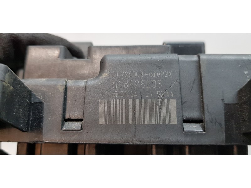 Recambio de caja reles / fusibles para volvo v70 familiar ocean race referencia OEM IAM 30728008  