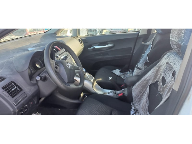 toyota auris del año 2010