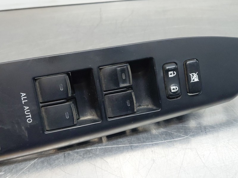 Recambio de mando elevalunas delantero izquierdo para lexus ct (zwa10_) 200h (zwa10_) referencia OEM IAM 8404033100  