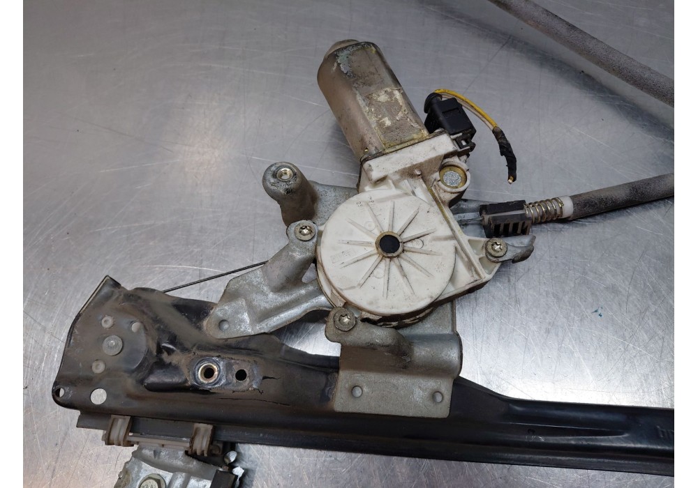 Recambio de elevalunas delantero izquierdo para ford focus i (daw, dbw) 1.8 tdci referencia OEM IAM 1331614  