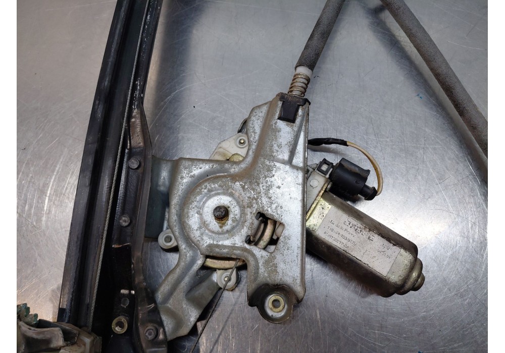 Recambio de elevalunas delantero izquierdo para ford focus i (daw, dbw) 1.8 tdci referencia OEM IAM 1331614  