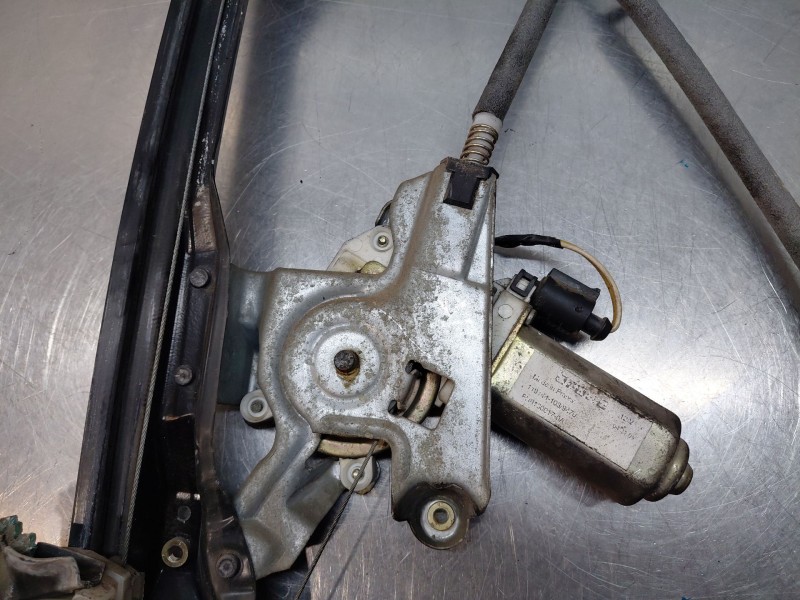 Recambio de elevalunas delantero izquierdo para ford focus i (daw, dbw) 1.8 tdci referencia OEM IAM 1331614  
