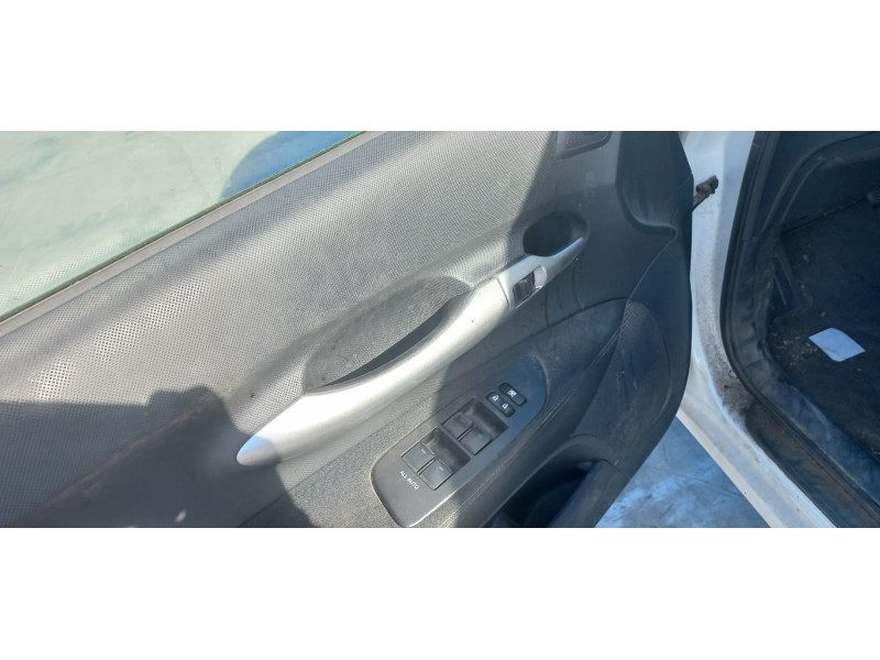 toyota auris del año 2010