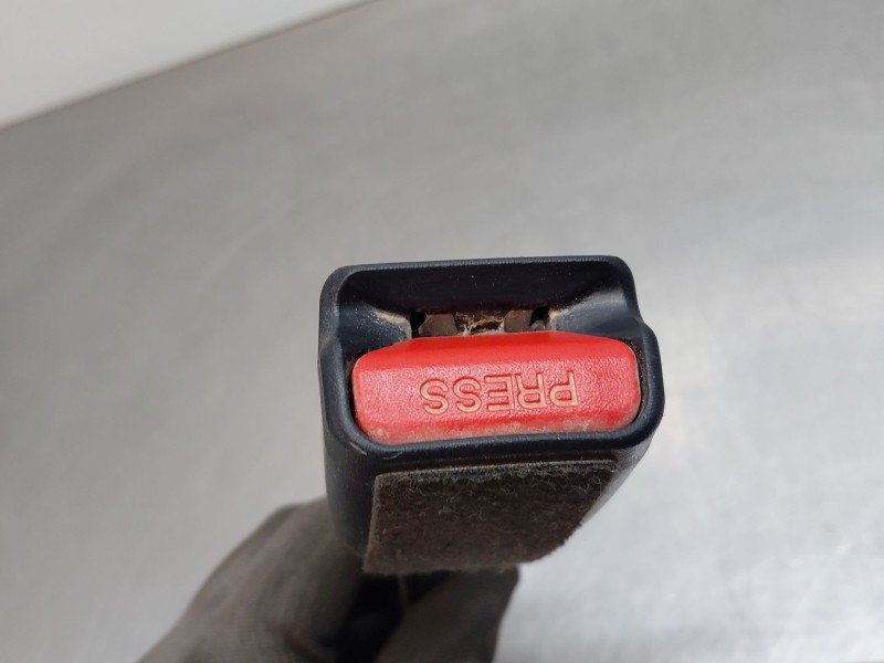 Recambio de enganche del cinturon delantero der para hyundai tucson hybrid referencia OEM IAM   