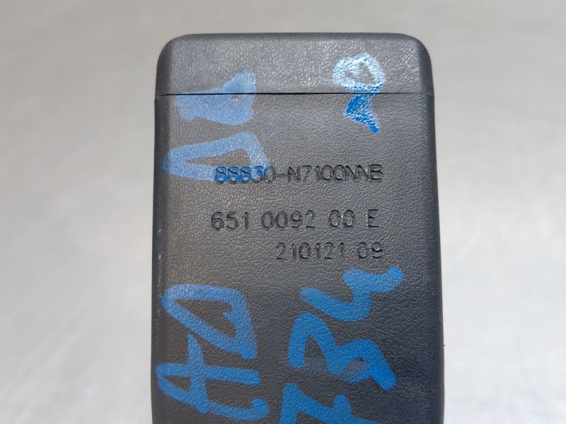 Recambio de enganche del cinturon delantero der para hyundai tucson hybrid referencia OEM IAM   