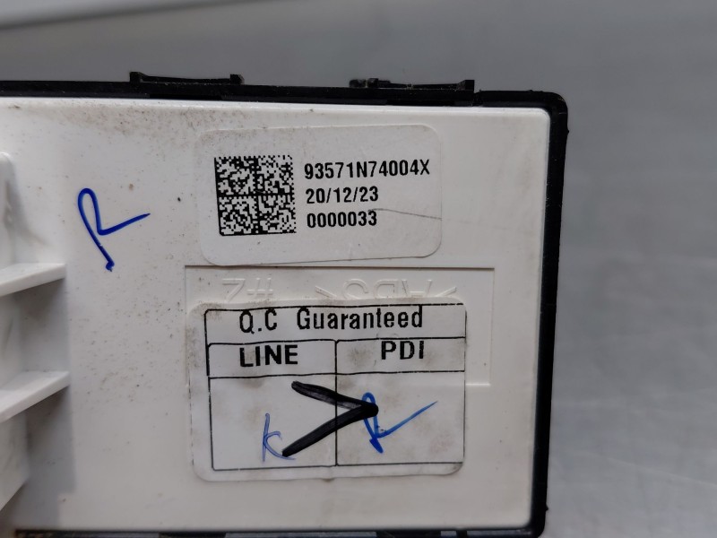 Recambio de mando elevalunas delantero izquierdo para hyundai tucson hybrid referencia OEM IAM   