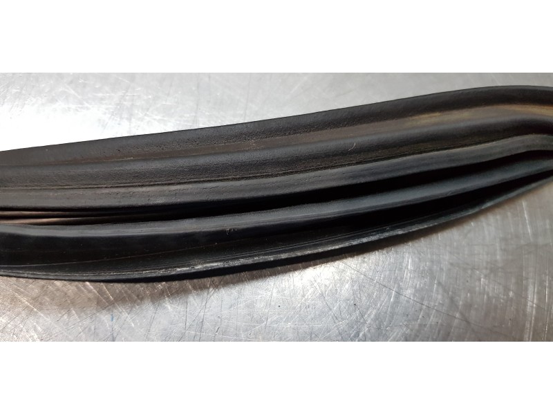 Recambio de gomas contorno puerta para peugeot 5008 allure referencia OEM IAM 9676801080   Recambio de gomas contorno puerta para peugeot 5008 allure referencia OEM IAM 9676801080