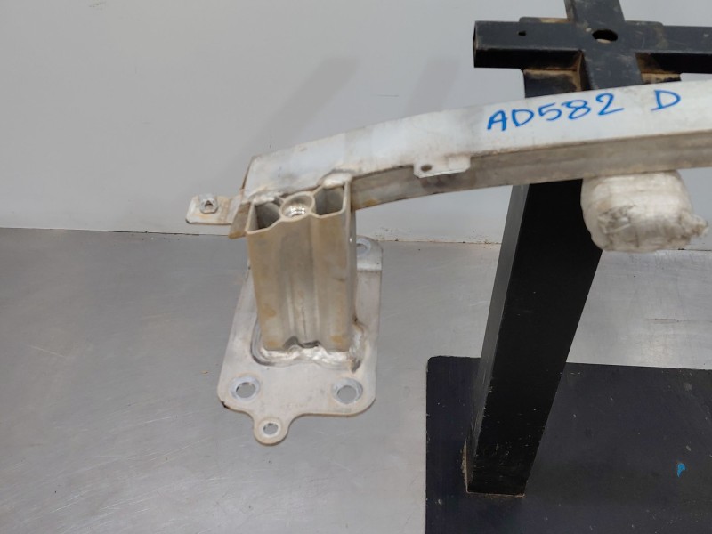 Recambio de refuerzo paragolpes delantero para opel corsa e design referencia OEM IAM 13426328  