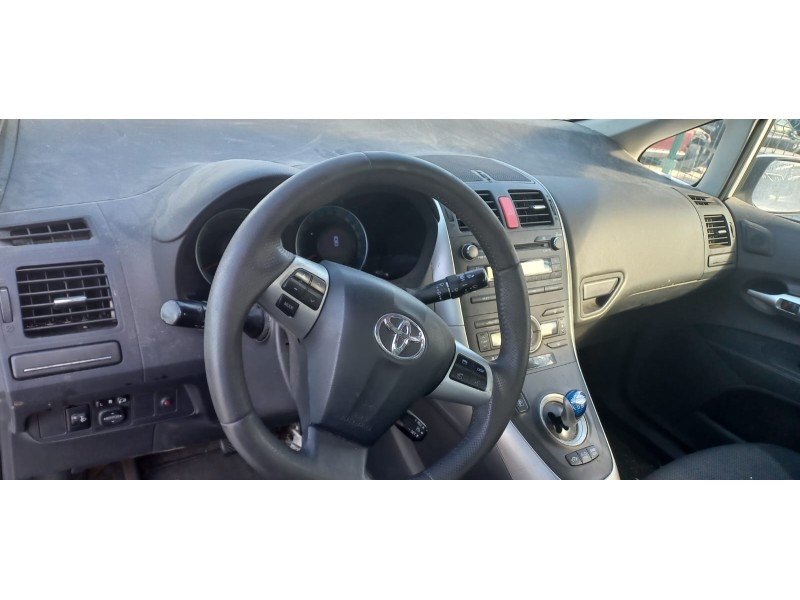 toyota auris del año 2010