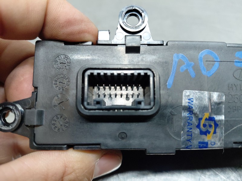 Recambio de mando calefaccion / aire acondicionado para hyundai tucson hybrid referencia OEM IAM 97250N7300  