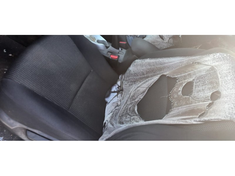 toyota auris del año 2010