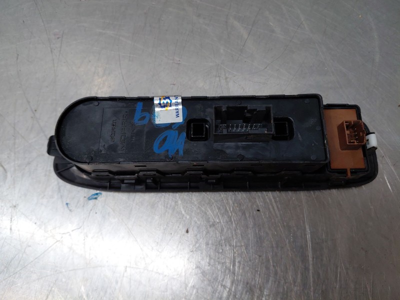 Recambio de mando elevalunas delantero izquierdo para jeep compass ii multiair referencia OEM IAM   