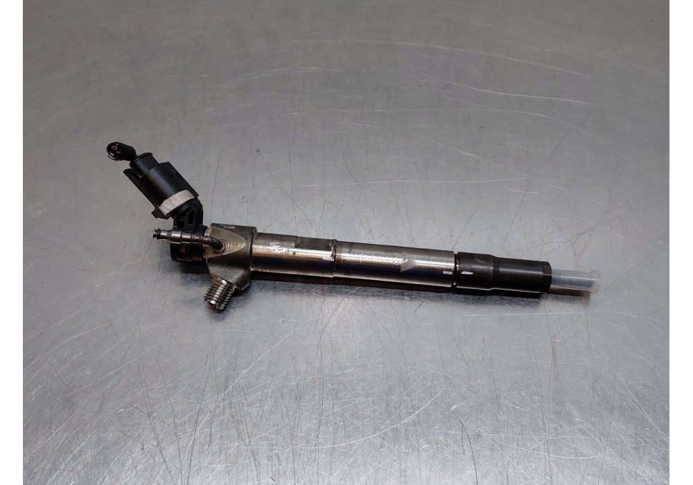 Recambio de inyector para kia sportage drive referencia OEM IAM 338002u000  