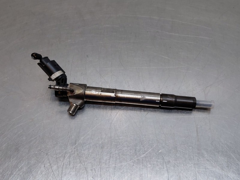 Recambio de inyector para kia sportage drive referencia OEM IAM 338002u000  