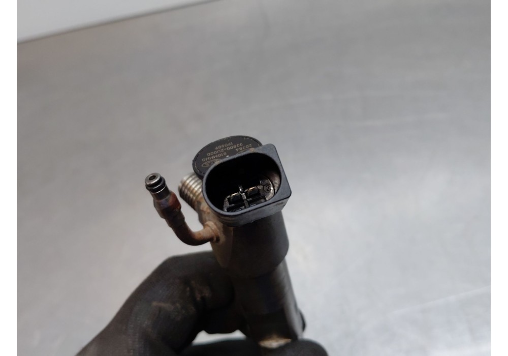 Recambio de inyector para kia sportage drive referencia OEM IAM 338002u000  