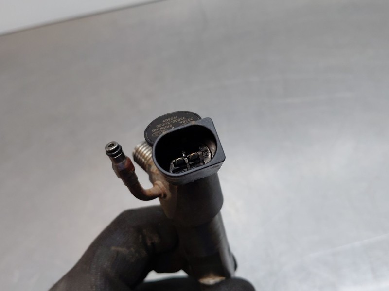 Recambio de inyector para kia sportage drive referencia OEM IAM 338002u000  