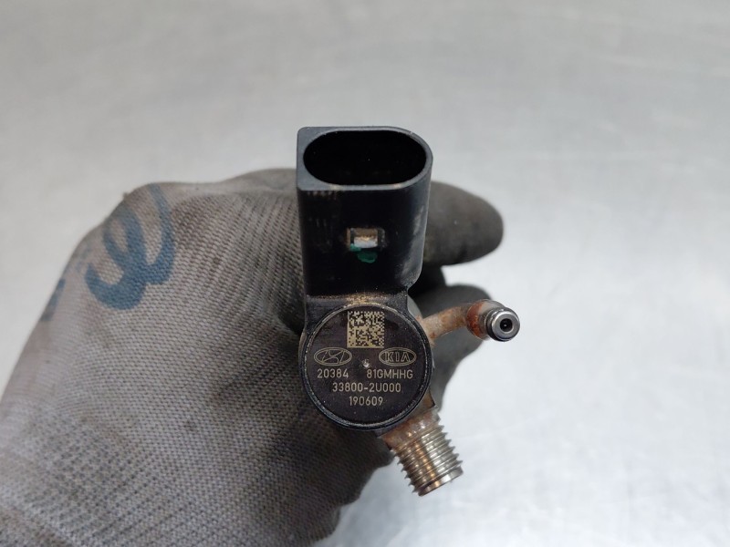 Recambio de inyector para kia sportage drive referencia OEM IAM 338002u000  