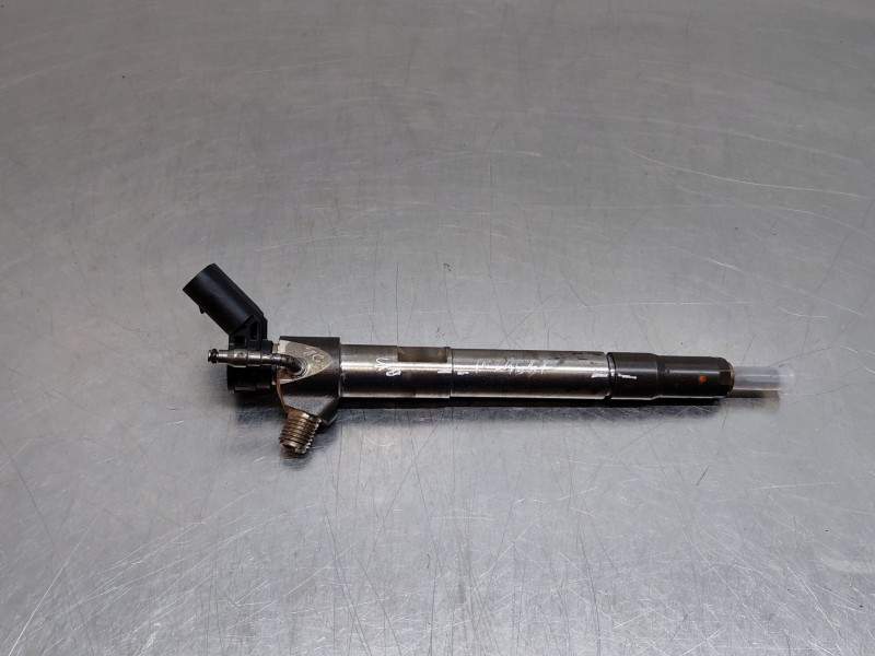 Recambio de inyector para kia sportage drive referencia OEM IAM 338002u000  