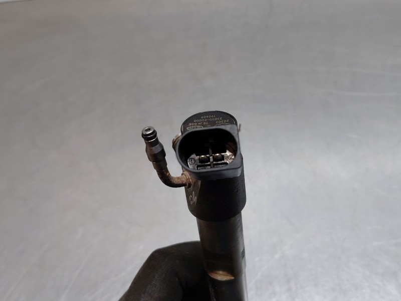 Recambio de inyector para kia sportage drive referencia OEM IAM 338002u000  