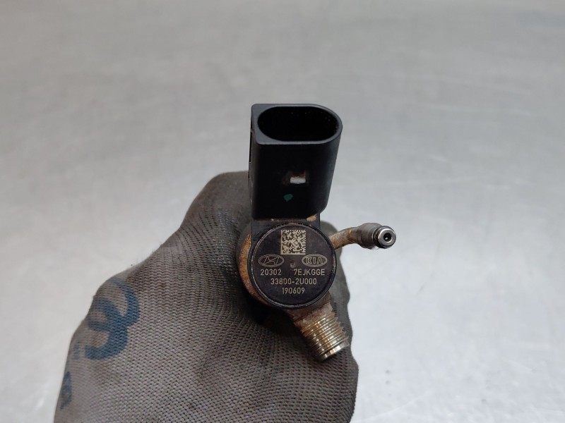 Recambio de inyector para kia sportage drive referencia OEM IAM 338002u000  