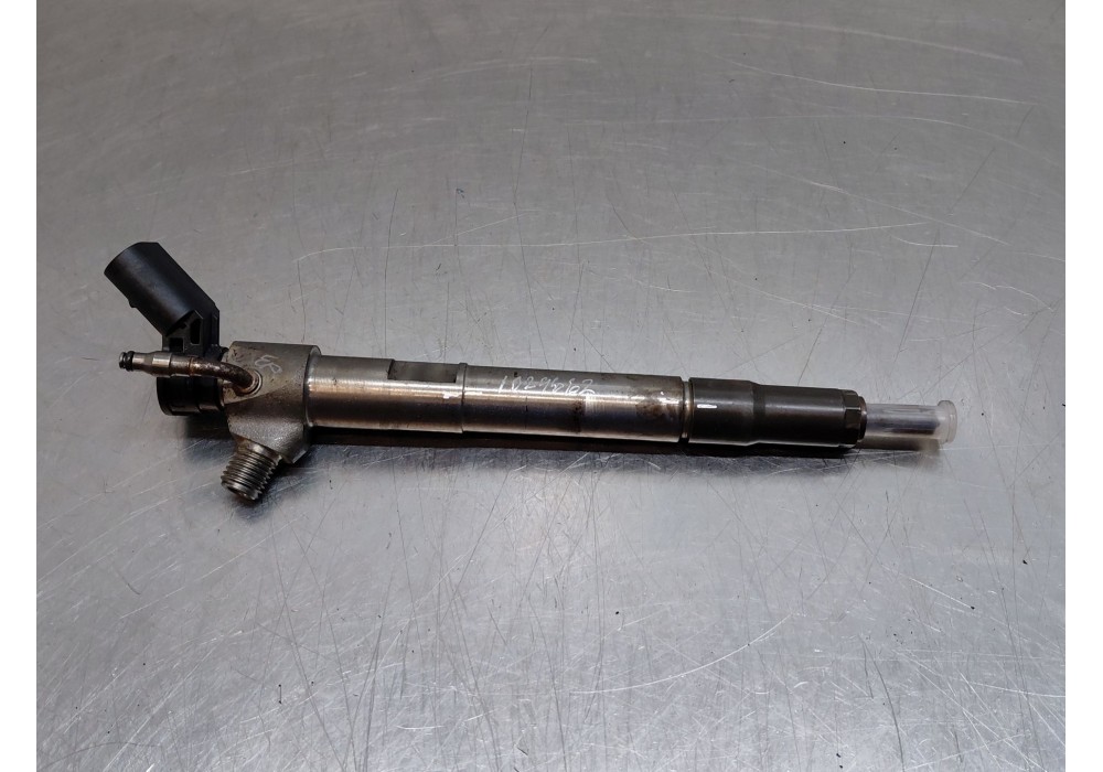 Recambio de inyector para kia sportage drive referencia OEM IAM 338002u000  