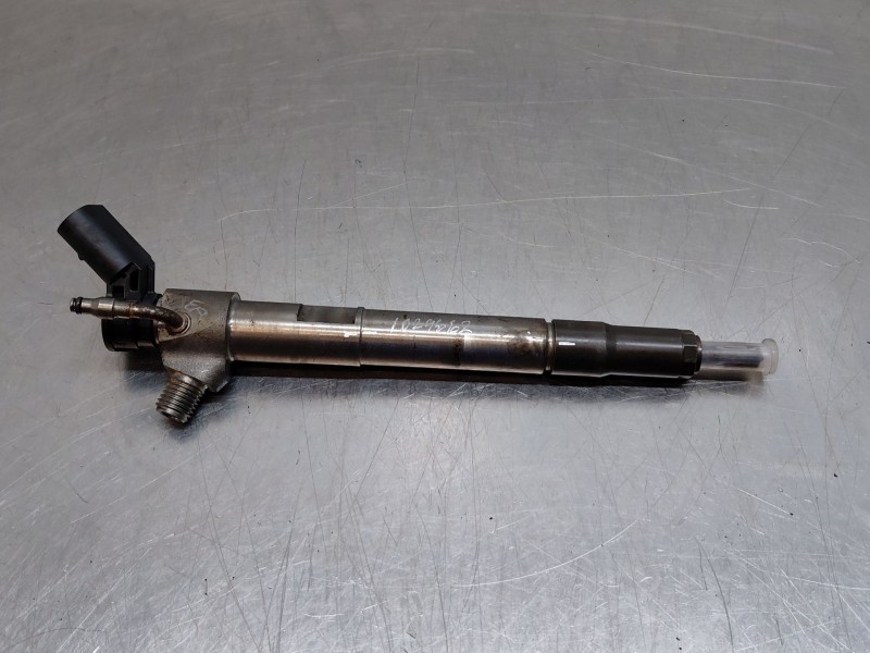 Recambio de inyector para kia sportage drive referencia OEM IAM 338002u000  