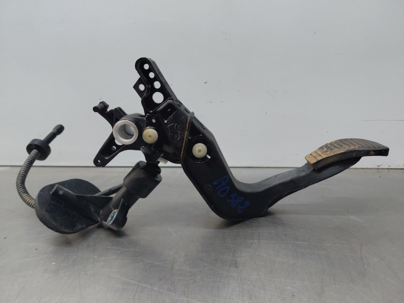 Recambio de pedal embrague para opel corsa e design referencia OEM IAM 39011432  