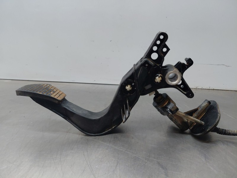 Recambio de pedal embrague para opel corsa e design referencia OEM IAM 39011432  