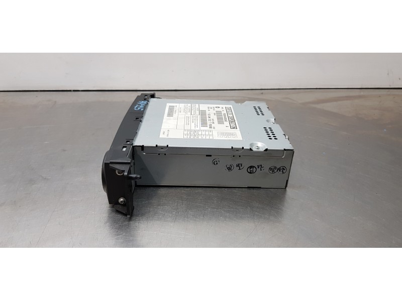 Recambio de sistema audio / radio cd para chrysler grand voyager limited referencia OEM IAM 05064063AE  