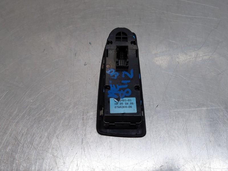 Recambio de mando elevalunas delantero izquierdo para bmw 1 (e87) 118 d referencia OEM IAM 61319216559  