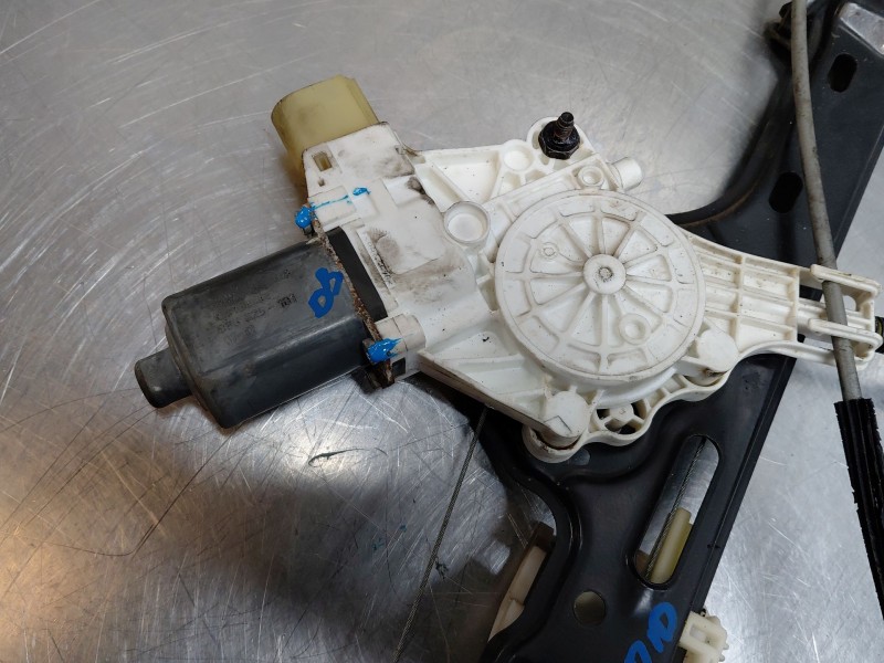 Recambio de elevalunas delantero derecho para bmw 1 (e87) 118 d referencia OEM IAM 51337138466  