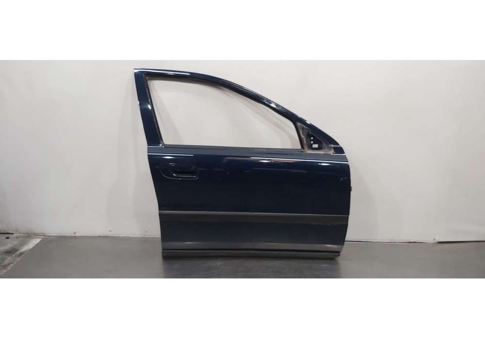 Recambio de puerta delantera derecha para volvo s60 berlina 2.4 t / 2.5 t referencia OEM IAM 30796487  