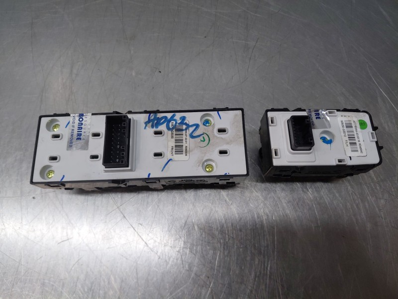 Recambio de mando elevalunas delantero izquierdo para hyundai i30 (pd) essence referencia OEM IAM   