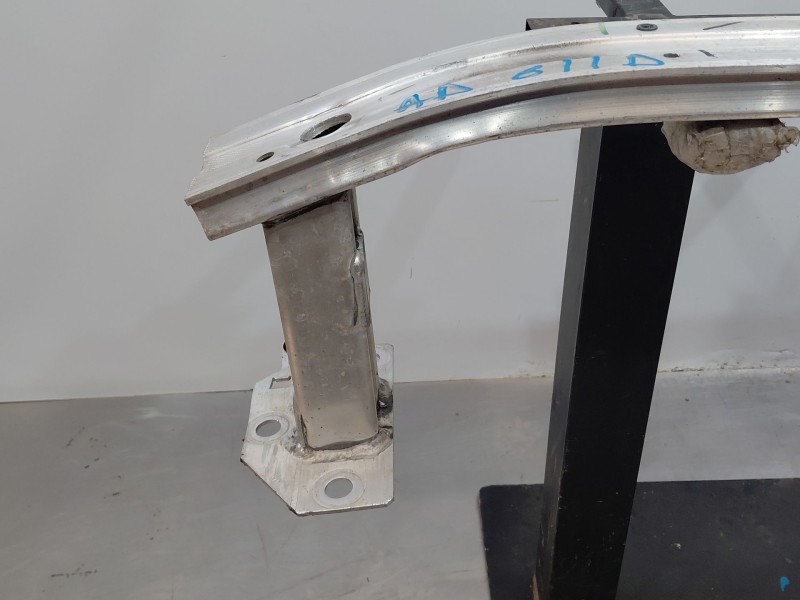 Recambio de refuerzo paragolpes delantero para renault captur techno referencia OEM IAM   