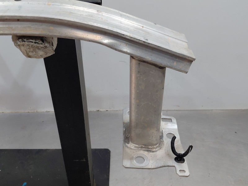 Recambio de refuerzo paragolpes delantero para renault captur techno referencia OEM IAM   