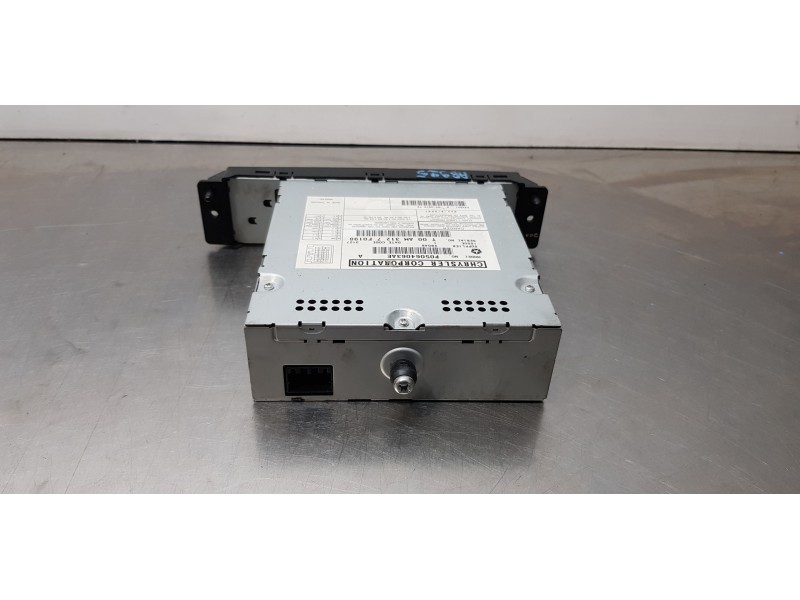 Recambio de sistema audio / radio cd para chrysler grand voyager limited referencia OEM IAM 05064063AE  
