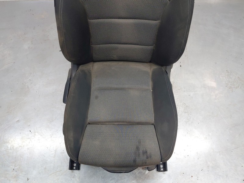 Recambio de asiento delantero derecho para mercedes-benz clase gla (w156) 200 d referencia OEM IAM A0999101600  