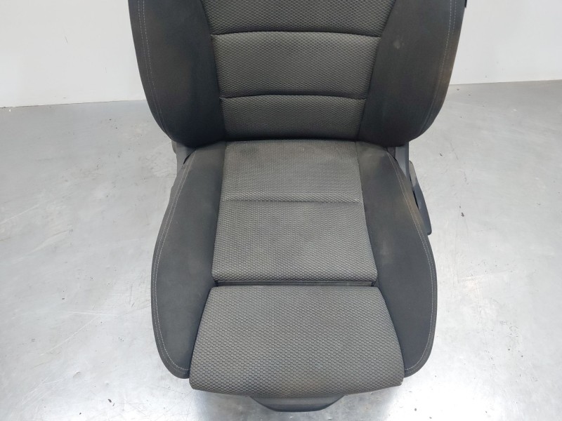 Recambio de asiento delantero izquierdo para mercedes-benz clase gla (w156) 200 d referencia OEM IAM A0999101500  