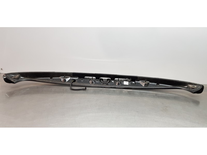 Recambio de aleron trasero para ssangyong rodius xdi limited referencia OEM IAM 7961021200  