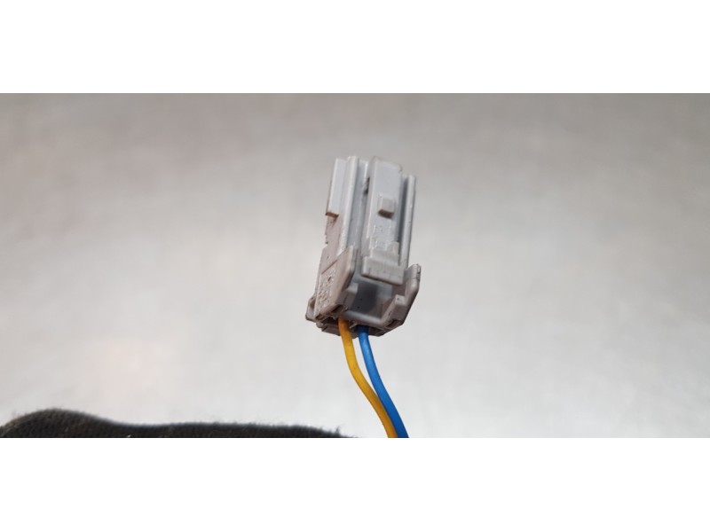 Recambio de pretensor airbag izquierdo para fiat doblo ii cargo (263) furgón base referencia OEM IAM 735511973   Recambio de pretensor airbag izquierdo para fiat doblo ii cargo (263) furgón base referencia OEM IAM 735511973