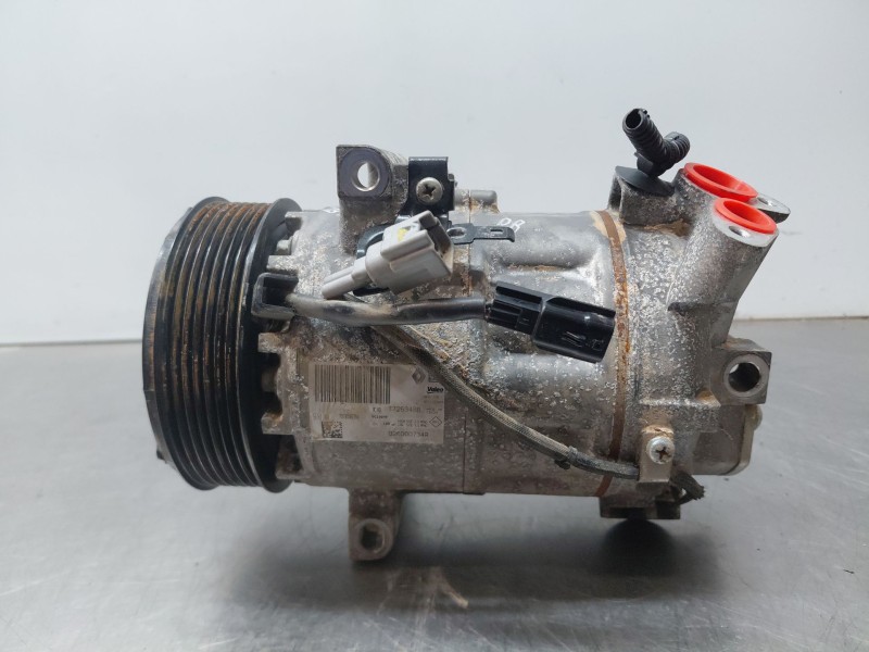 Recambio de compresor aire acondicionado para renault captur techno referencia OEM IAM 926000734R  