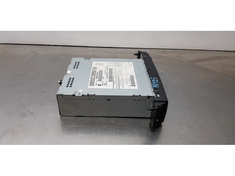 Recambio de sistema audio / radio cd para chrysler grand voyager limited referencia OEM IAM 05064063AE  