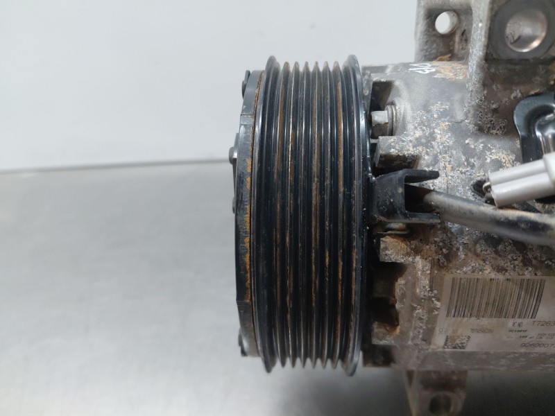 Recambio de compresor aire acondicionado para renault captur techno referencia OEM IAM 926000734R  