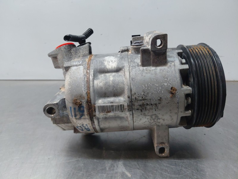 Recambio de compresor aire acondicionado para renault captur techno referencia OEM IAM 926000734R  