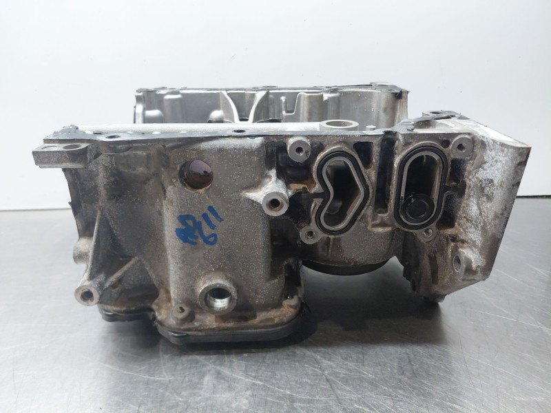 Recambio de carter para renault captur techno referencia OEM IAM 111104122R  
