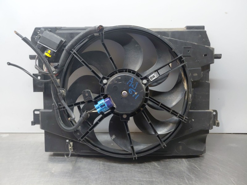 Recambio de electroventilador para renault captur techno referencia OEM IAM 214818009R  
