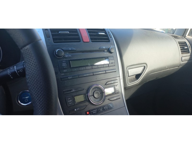 toyota auris del año 2010